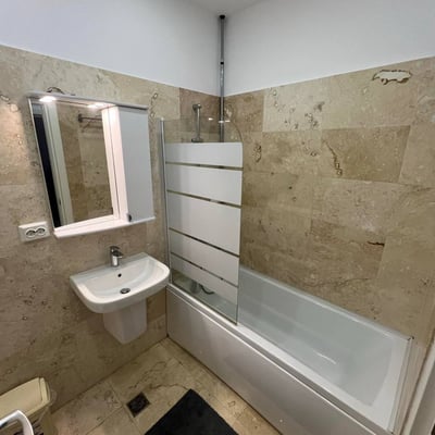 Vermietung eines gemütlichen Studio-Apartments mit separatem Zimmer und Balkon, Bukarest, Rumänien